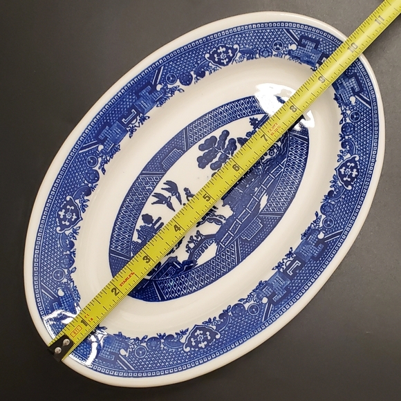 Blue Willow 10" x 6 7/8"" Oval Dish by Buffalo Pottery - Picture 3 of 14